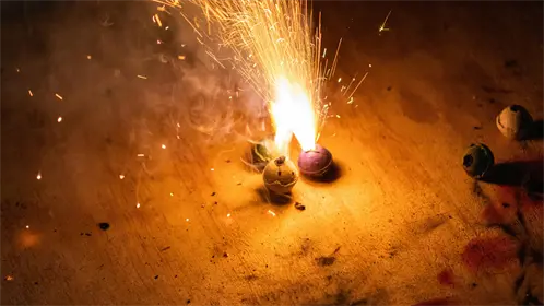 Hasta 36 horas de arresto: estas son las sanciones por usar pirotecnia en La Paz