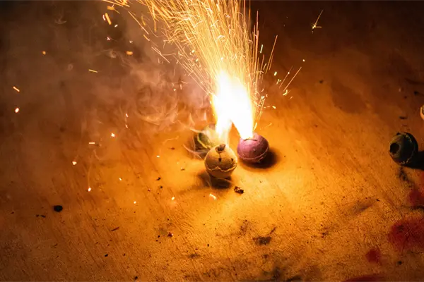 Hasta 36 horas de arresto: estas son las sanciones por usar pirotecnia en La Paz