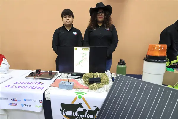 Estudiantes de UABCS inventan una alerta para prevenir accidentes por ganado en carretera Estudiantes de UABCS inventan una alerta para prevenir accidentes por ganado en carretera