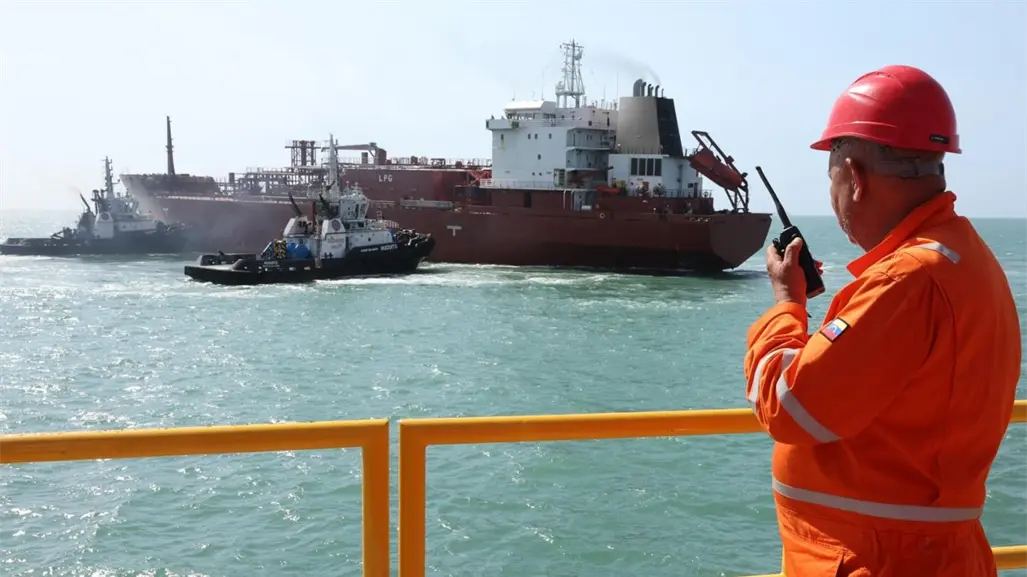 Armada de Venezuela custodia buques petroleros ante el acecho de los Estados Unidos