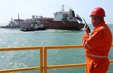 Armada de Venezuela custodia buques petroleros ante el acecho de los Estados Unidos