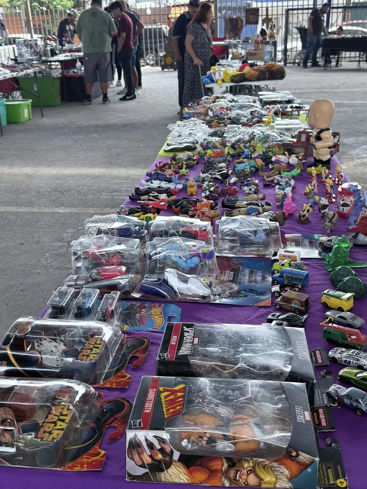 La Joroba es un conjunto de personas que crea una comunidad cálida y accesible para empezar en el mundo del coleccionismo. Foto: Canva.