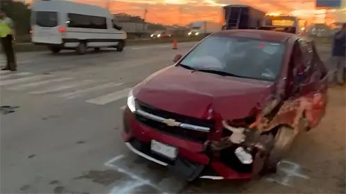 Presunto conductor ebrio desata accidente en la M&eacute;rida–Canc&uacute;n; hay un Va y Ven involucrado