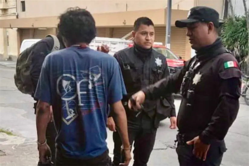 Hombre es arrestado por causar incendio en centro histórico/ FOTO: Axel Hassel