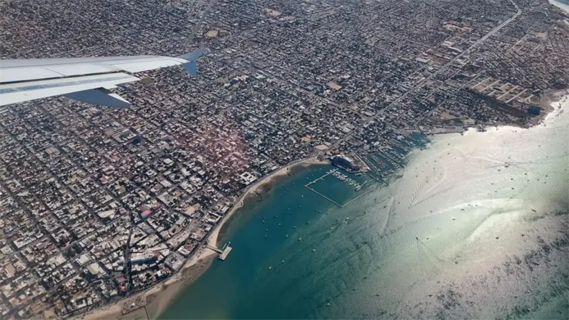 Vista aérea de La Paz desde un vuelo comercial. Foto: Héctor Romero / POSTA Baja California Sur