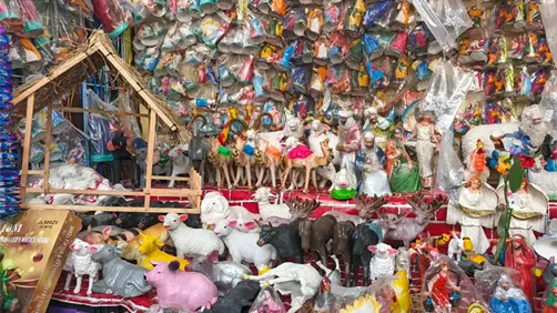 Venta de nacimientos en M&eacute;rida: el puesto navide&ntilde;o de los Portales de Granos en el centro de M&eacute;rida