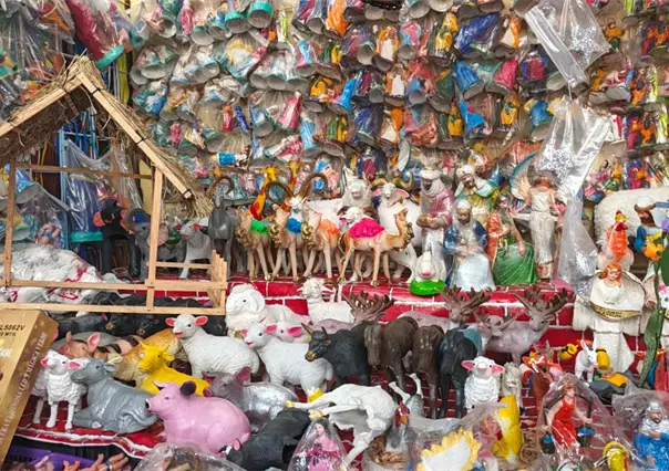 Venta de nacimientos en M&eacute;rida: el puesto navide&ntilde;o de los Portales de Granos en el centro de M&eacute;rida