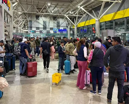 VIDEO l Esta noche del 19 de diciembre, miles salen y llegan a Monterrey para pasar la Navidad en familia