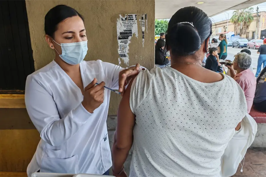 Vacunas contra influenza y covid-19: d&oacute;nde y cu&aacute;ndo vacunarse en Los Cabos