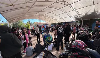 Motociclistas de Durango se unen para llevar la Navidad a niñas y niños de esta colonia