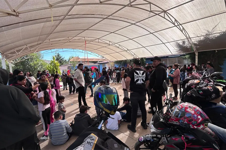 Motociclistas de Durango se unen para llevar la Navidad a ni&ntilde;as y ni&ntilde;os de esta colonia